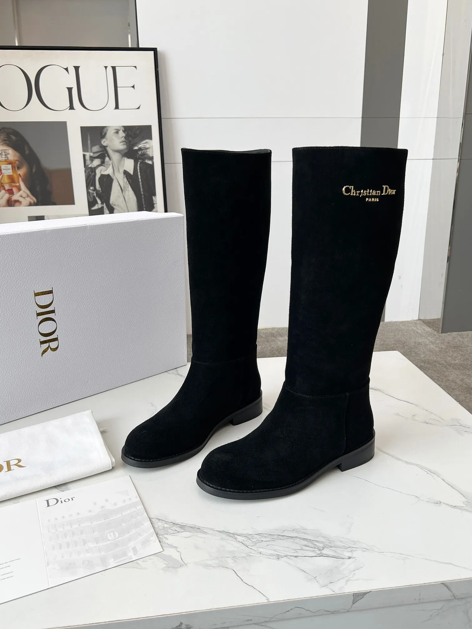 👟👟Ex-factory price 820👟👟 Dior 2025ss retro British style brogue new knight boots 👢👢 萱-shaped versatile thin feet yyds. The shape is three-dimensional and full, handsome and comfortable on the feet. A very retro style, full of aura single product, very novel design style, perfect details, cool and trendy 💯 trendy outsole, Inner lining: beef ribs Size: 35-40 (customized size 40-41)